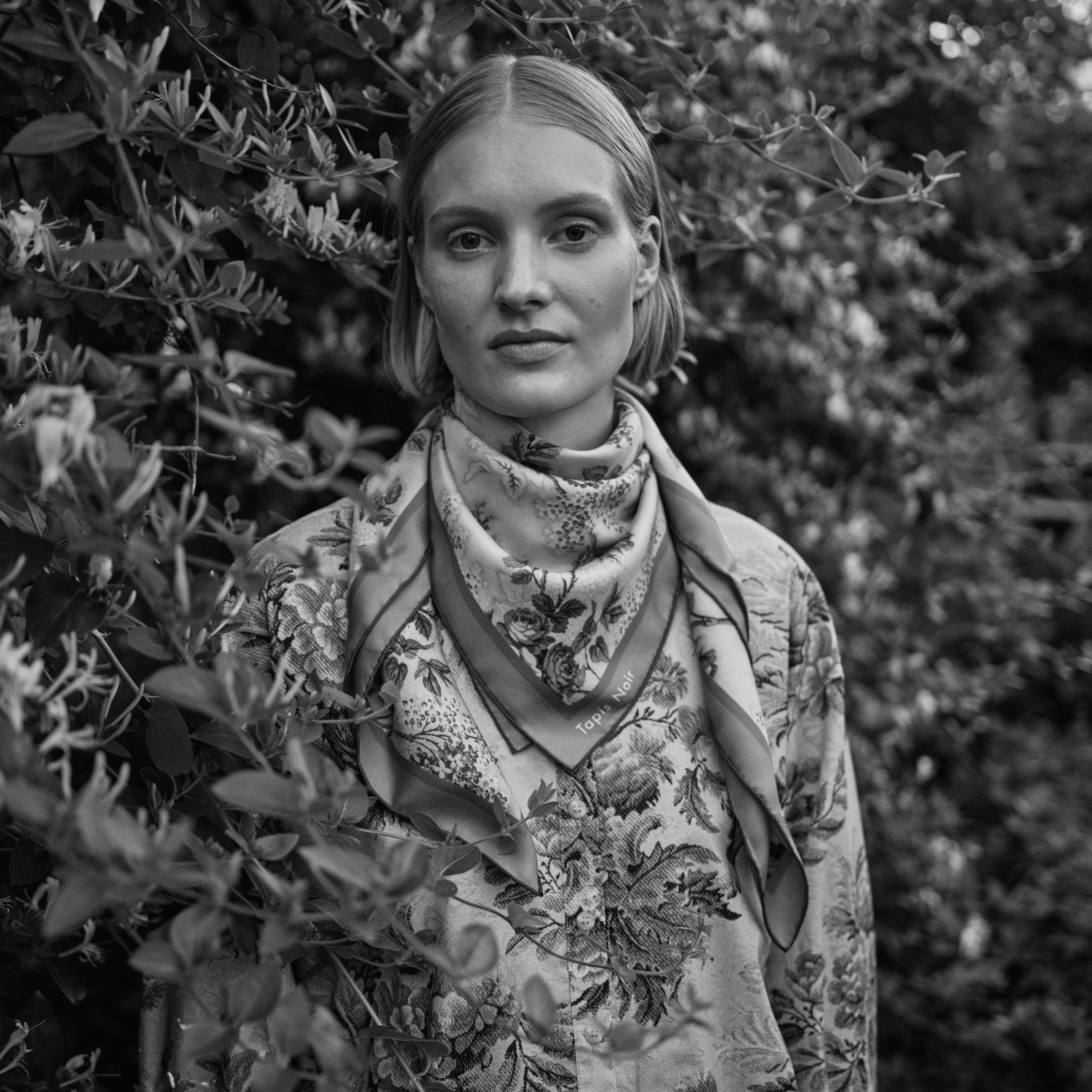 Tapis Noir Klassisk Blåt Blomster Stribet Tørklæde Classical Mørkeblå