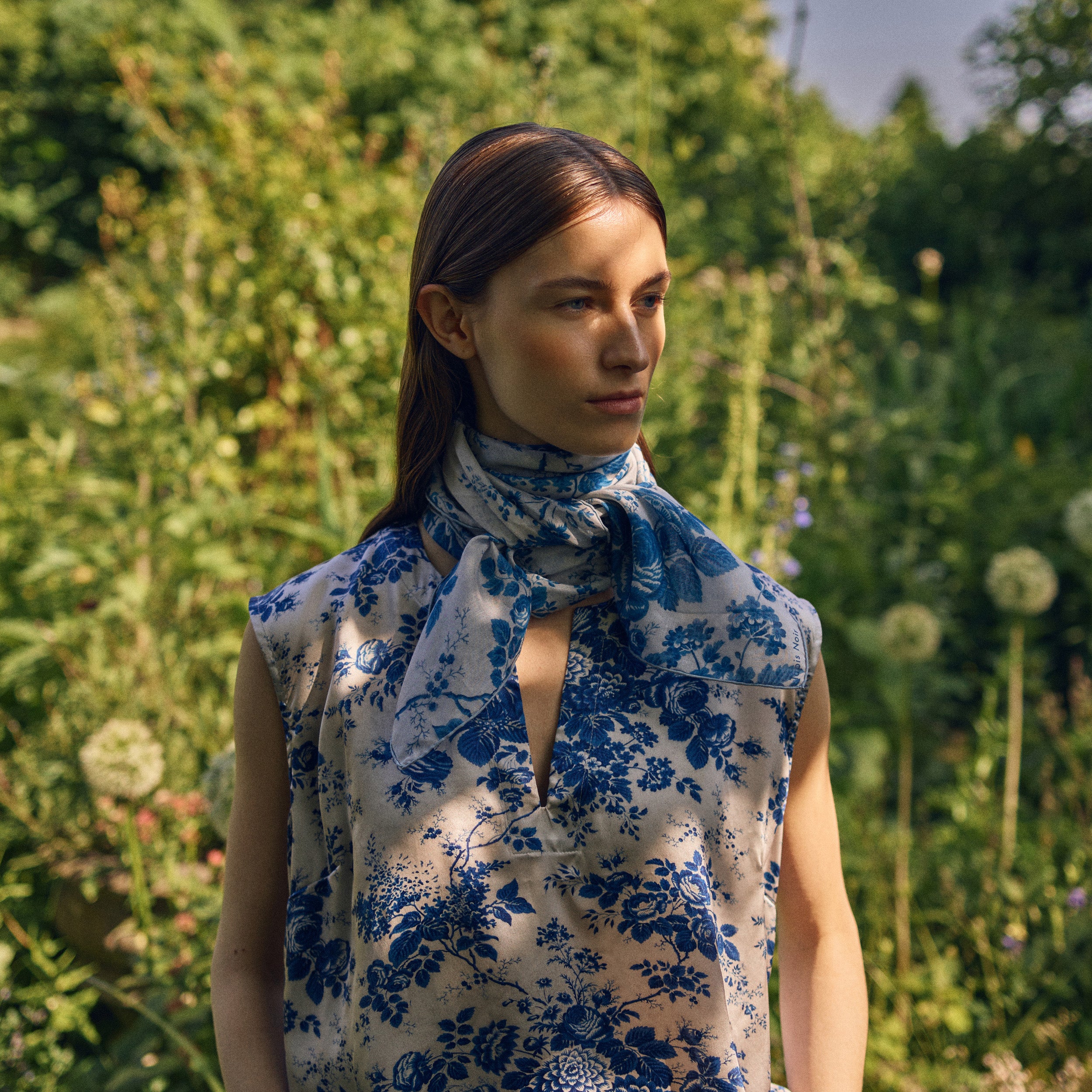 Tapis Noir Let Emilia Tørklæde Light (85x85cm) Mørkeblå