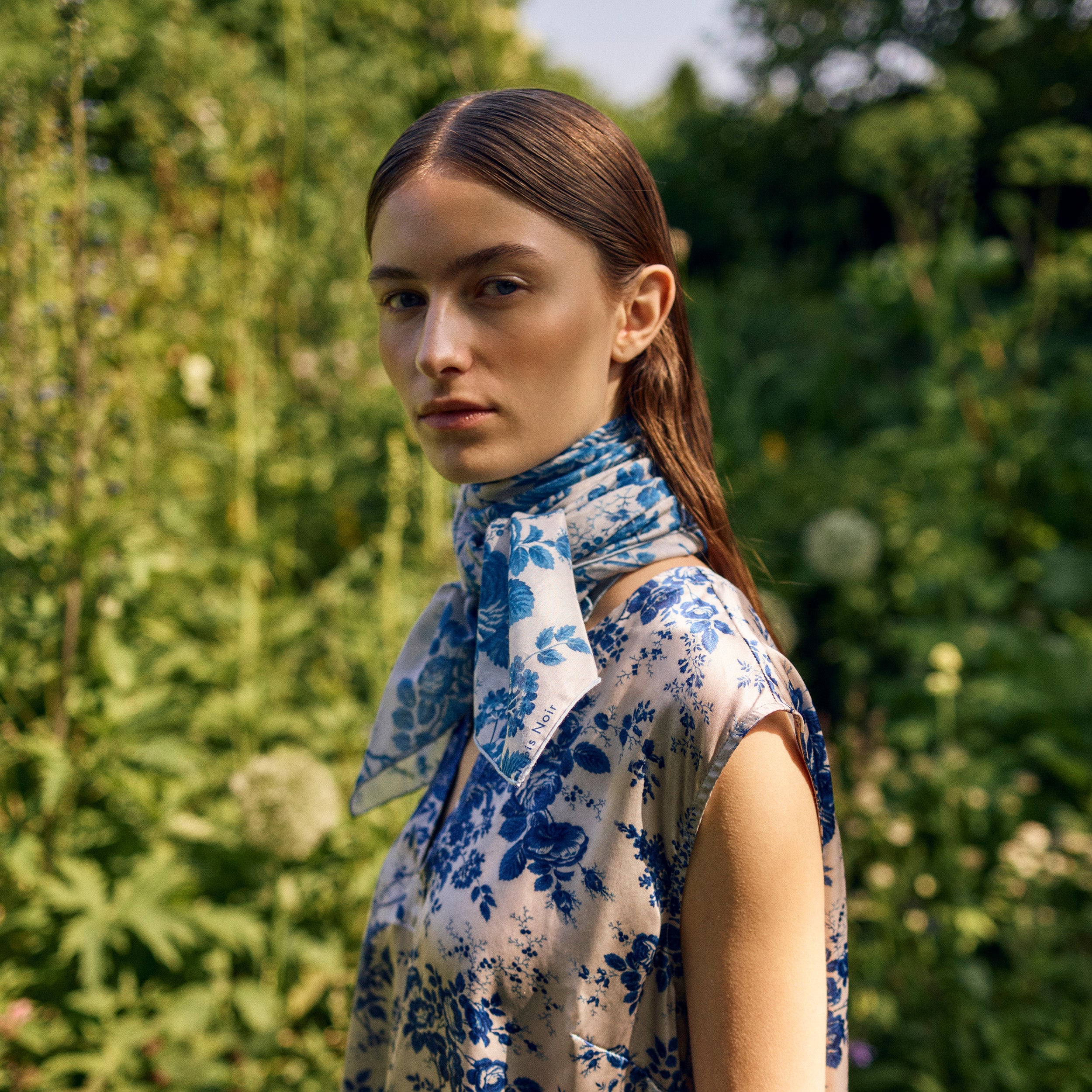 Tapis Noir Let Emilia Tørklæde Light (85x85cm) Mørkeblå