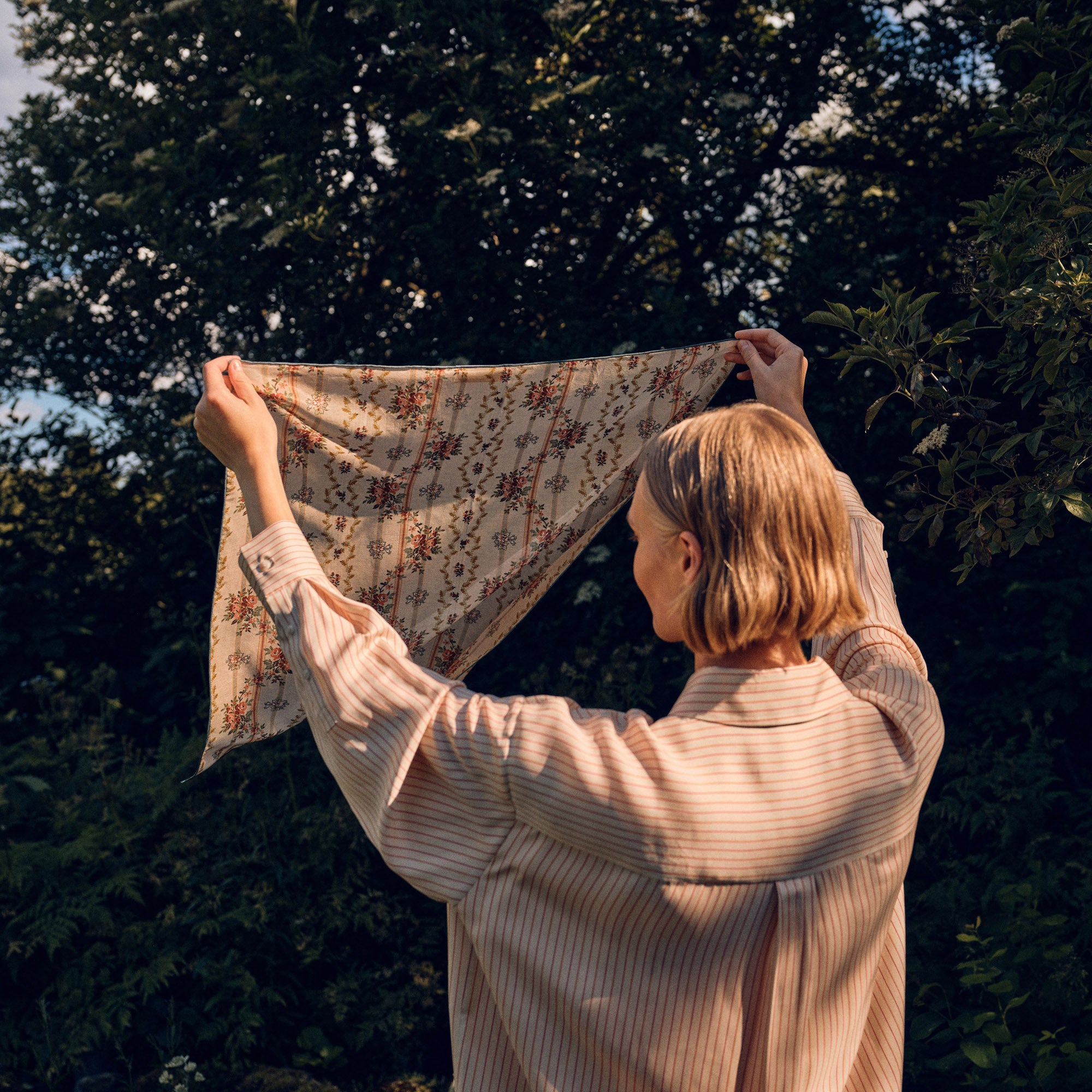 Tapis Noir Let Pastel Stribet Tørklæde Light Beige