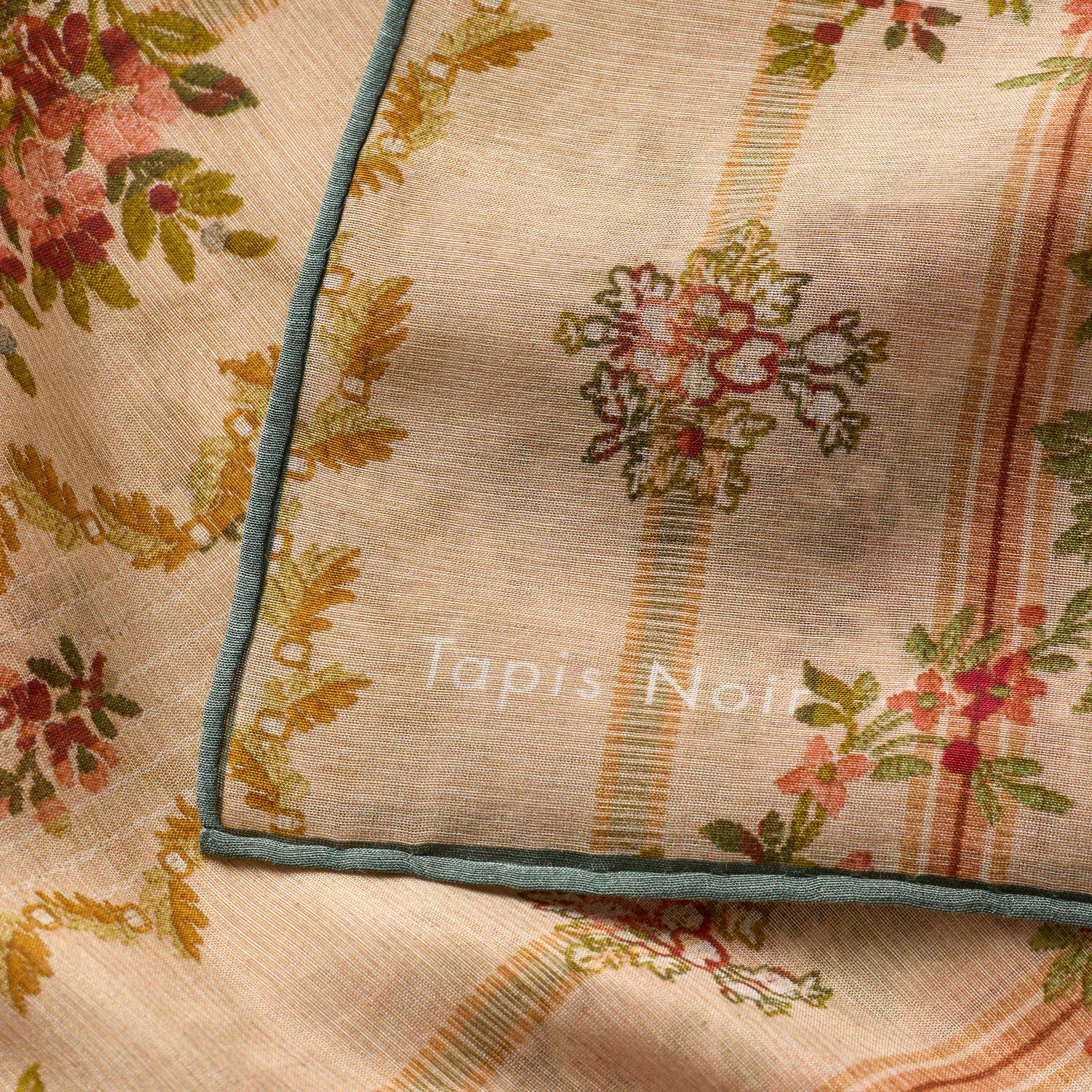 Tapis Noir Let Pastel Stribet Tørklæde Light Beige