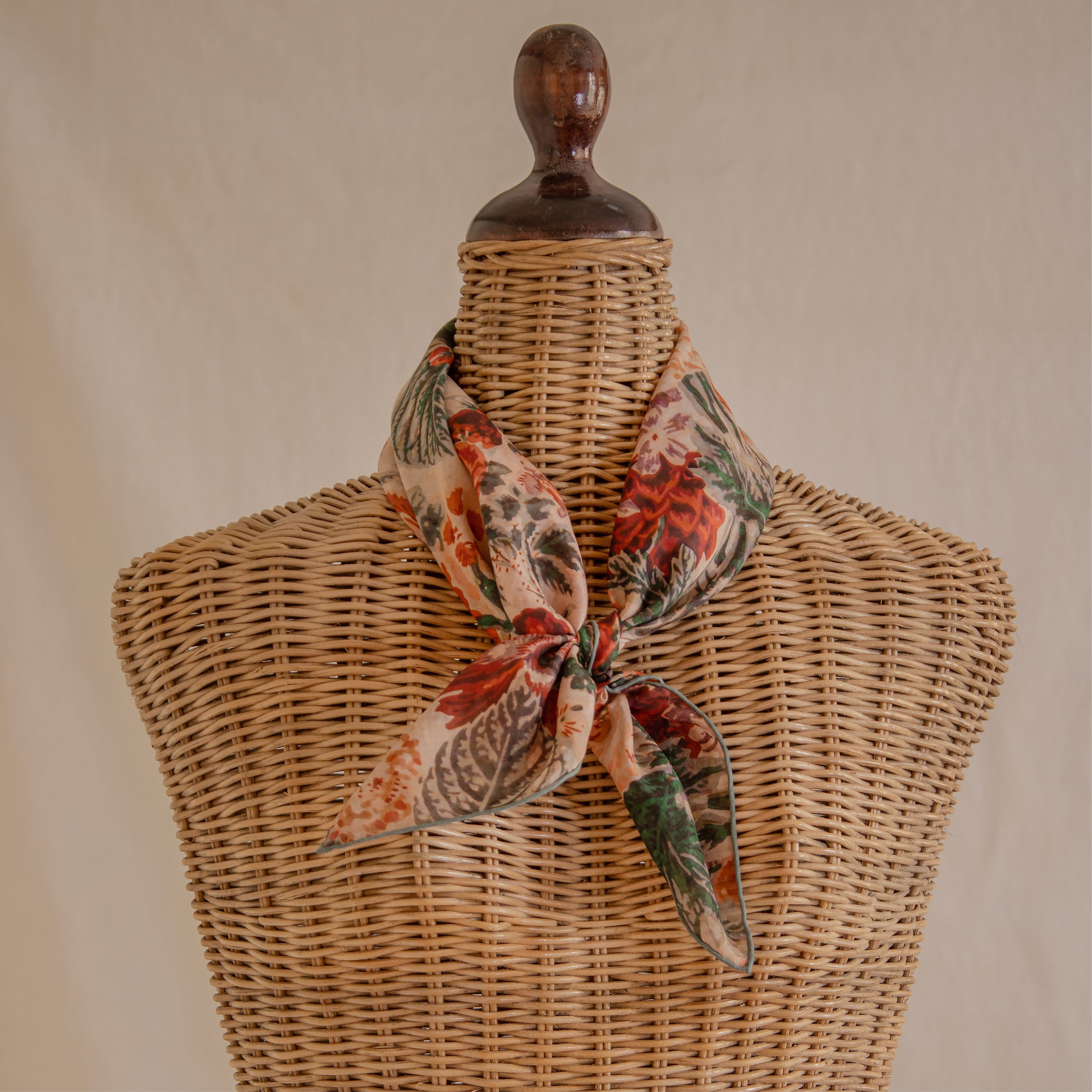 Tapis Noir Let Varmt Blomstret Tørklæde Light Rød