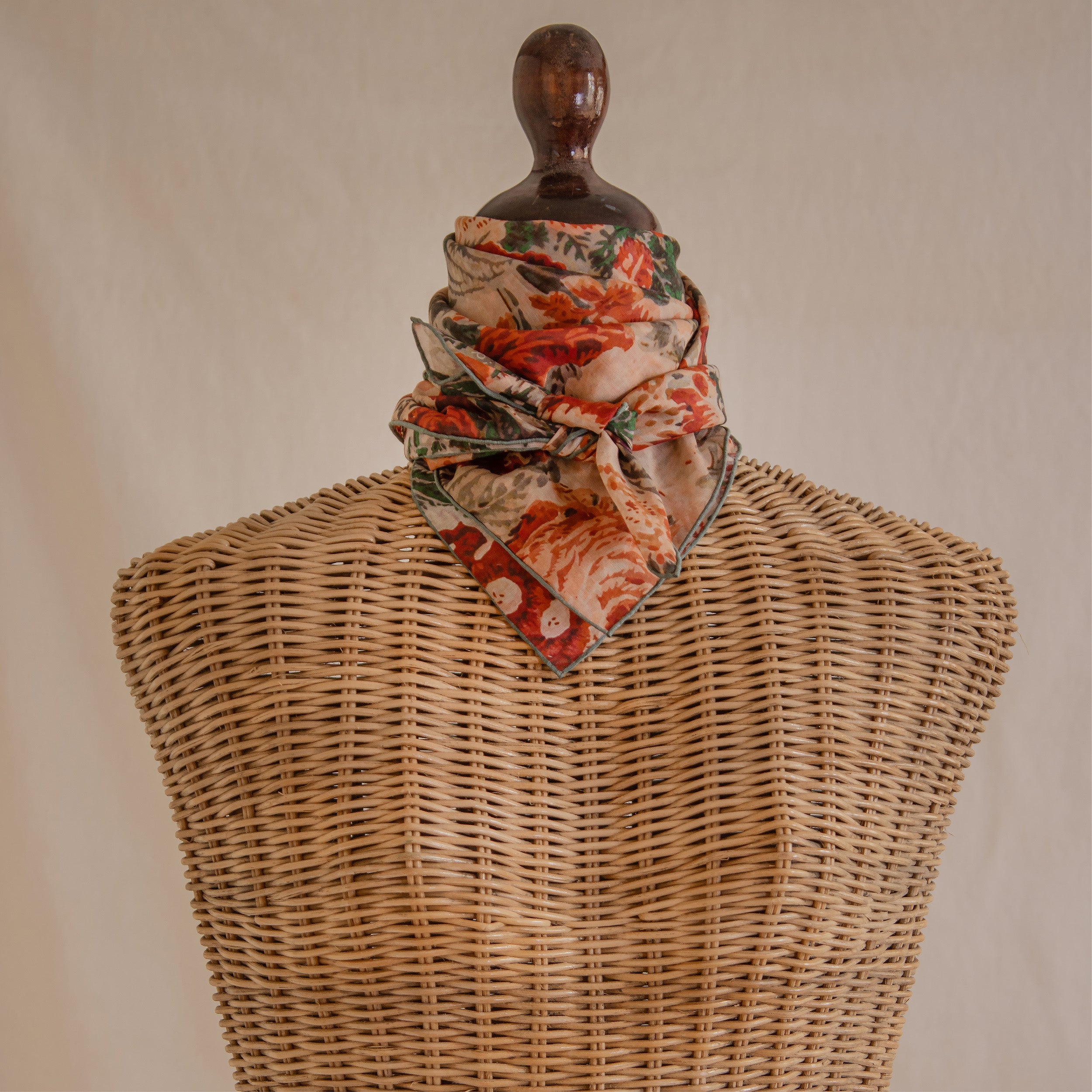 Tapis Noir Let Varmt Blomstret Tørklæde Light Rød