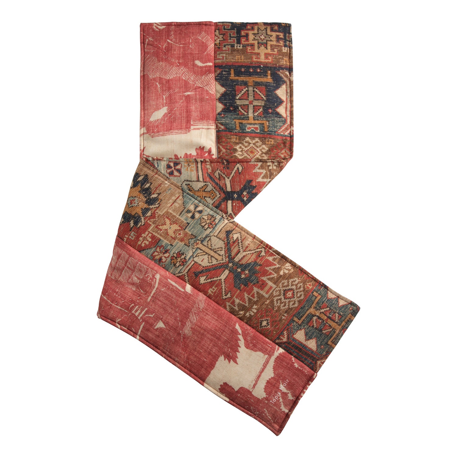 Tapis Noir Puffer Red Scarf Puffer Andre