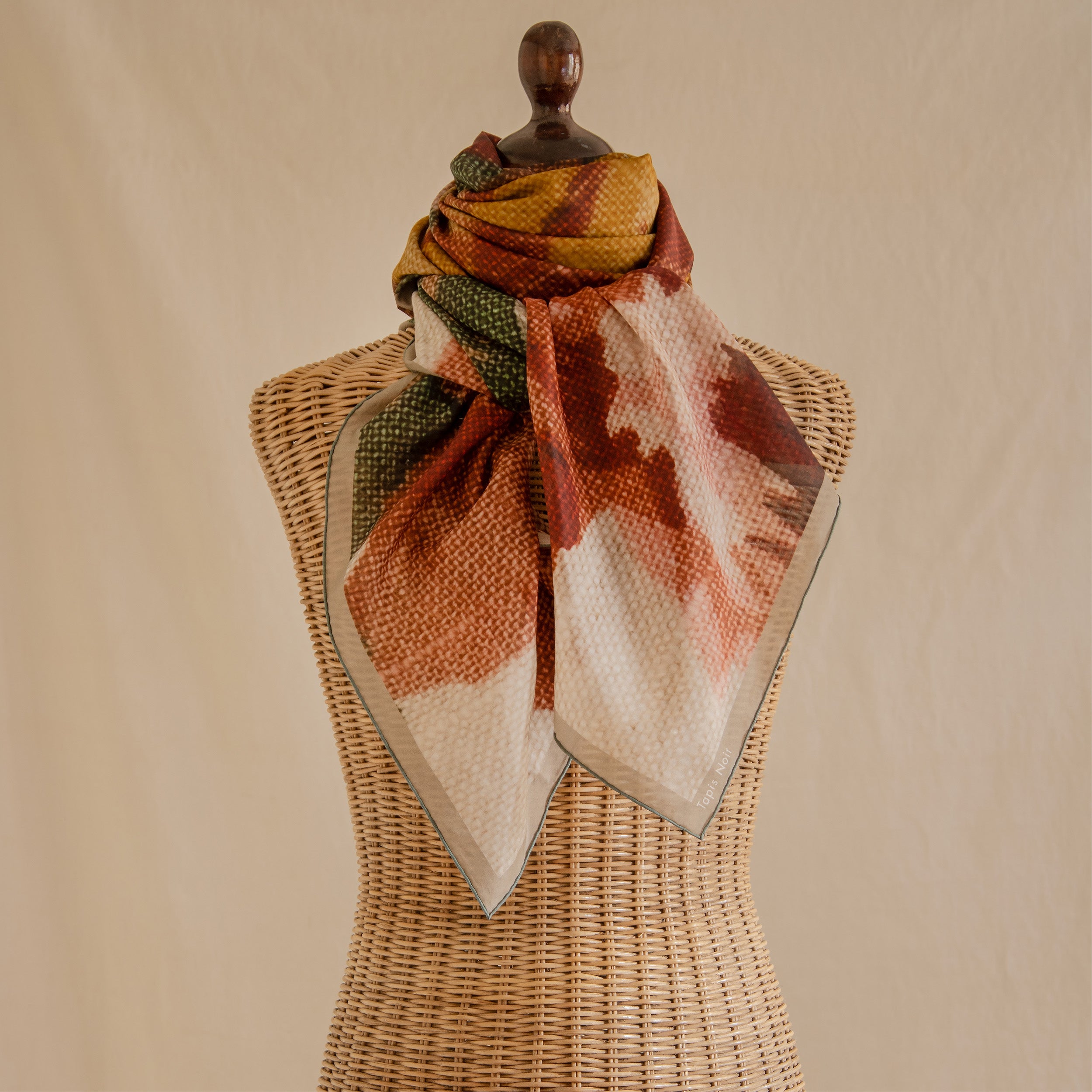 Tapis Noir Stort Let Falmet Tørklæde Light Large Rød