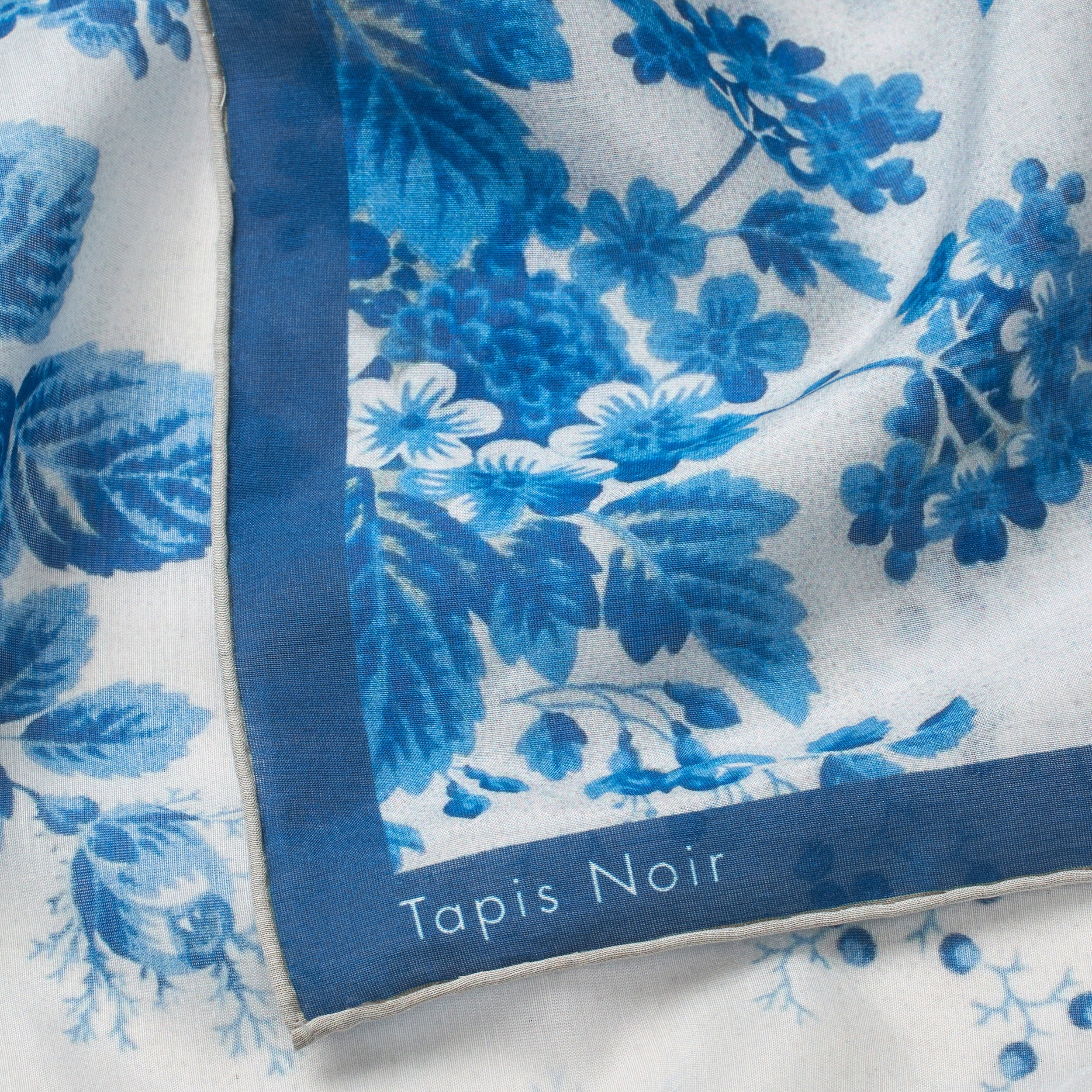 Tapis Noir Stort Let Emilia Tørklæde Light Large (120x120cm) Mørkeblå