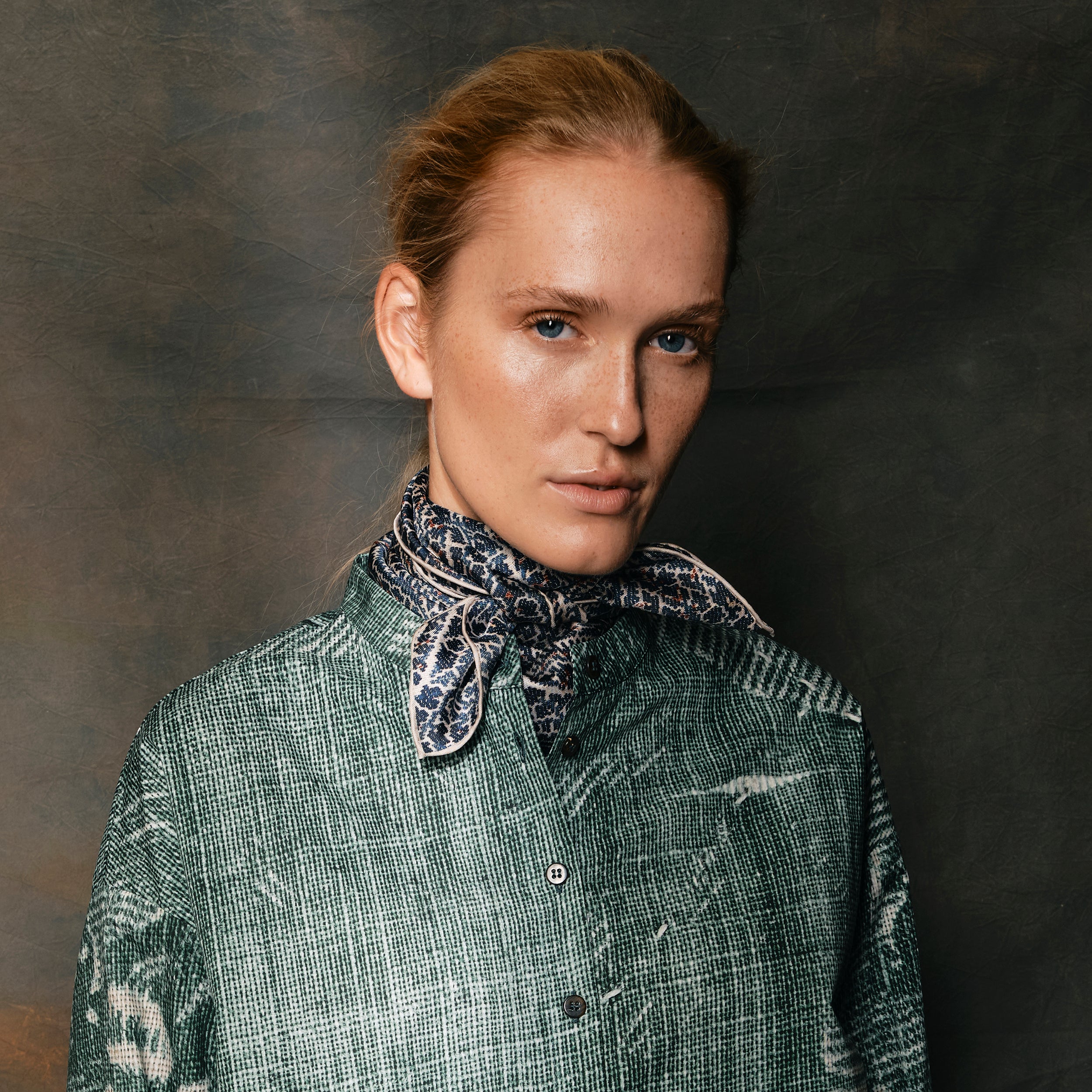 Tapis Noir Klassisk Lille Dina Tørklæde Small Classical Mørkeblå