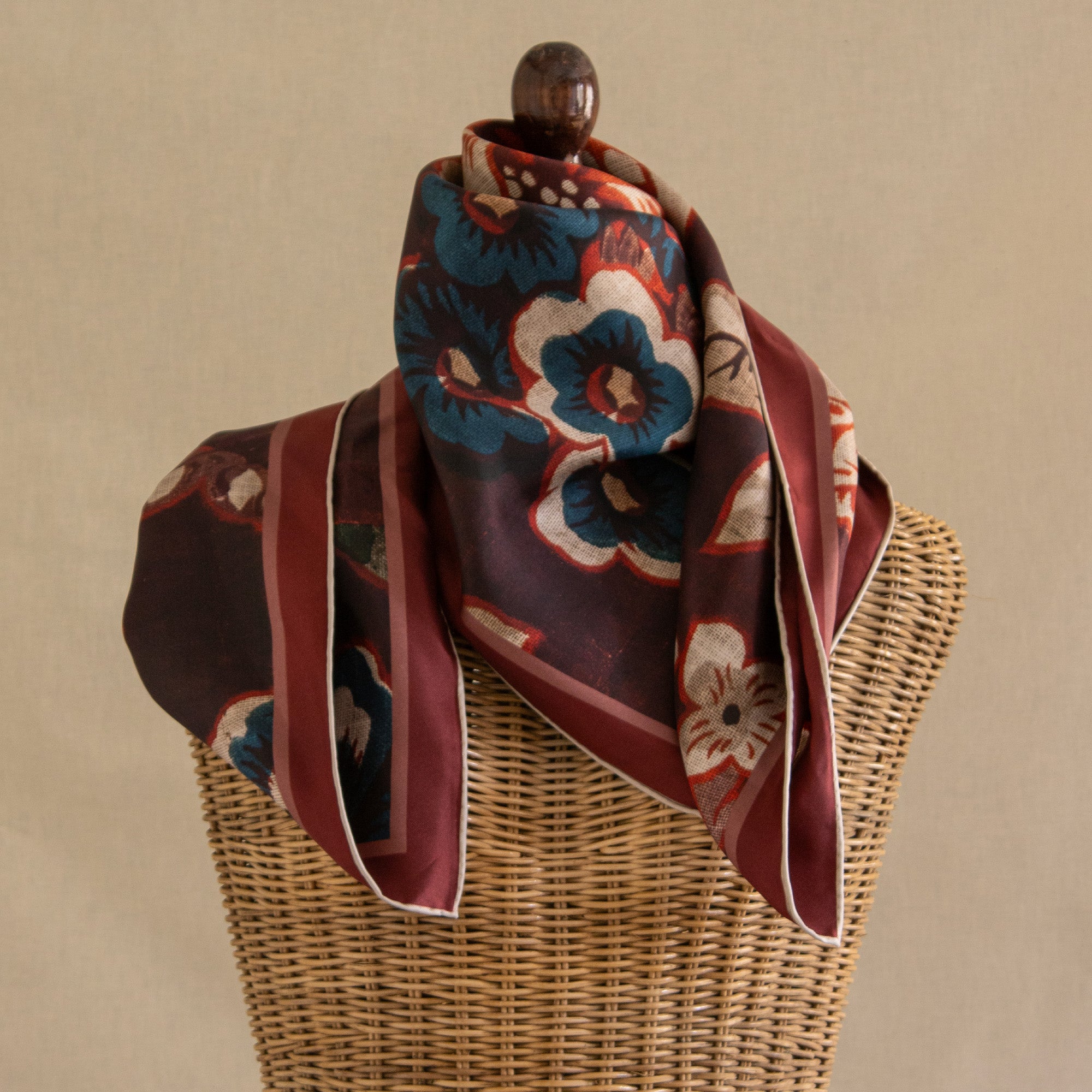 Tapis Noir Klassisk Mørkt Blomstret Tørklæde Classical Bordeaux