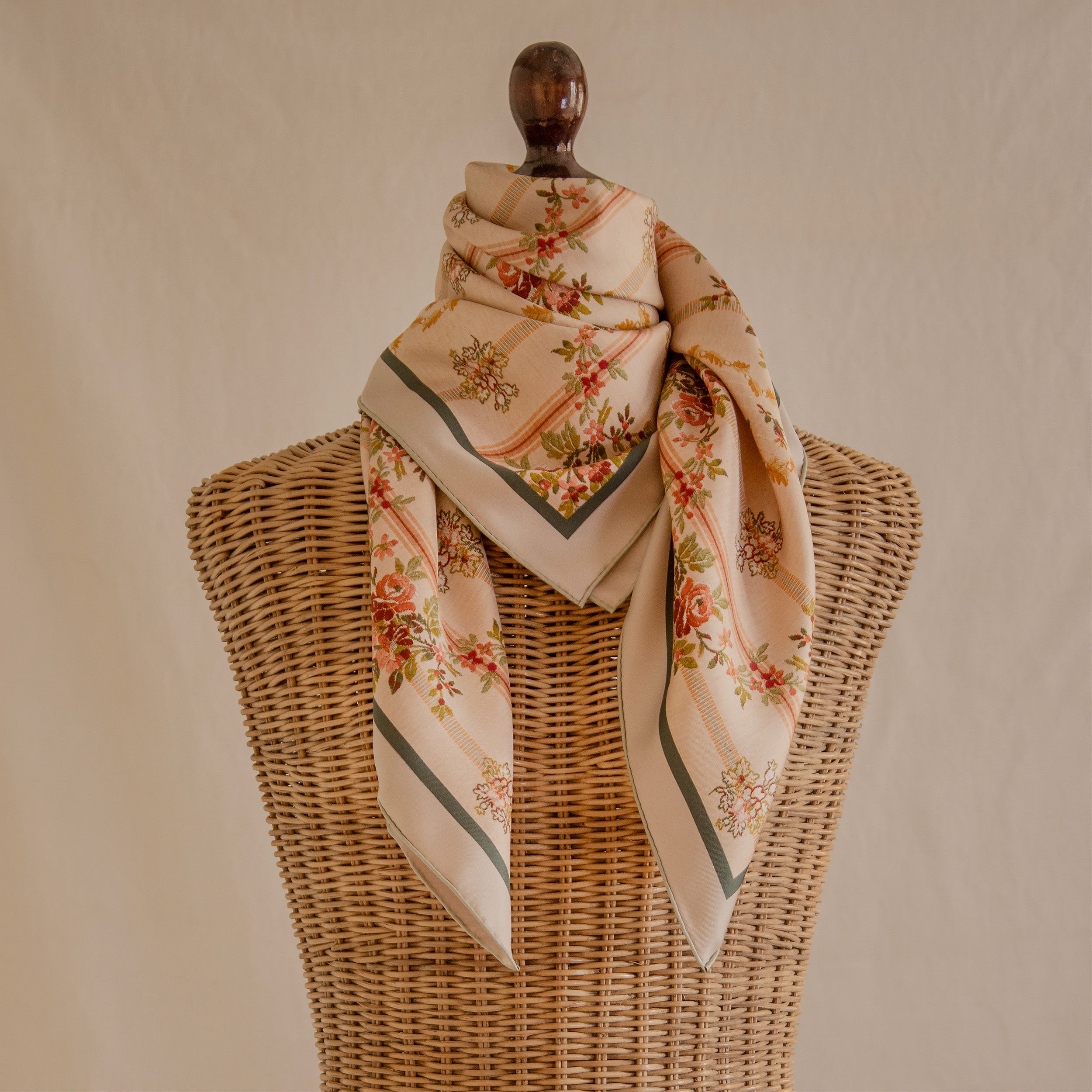 Tapis Noir Klassisk Pastel Stribet Tørklæde Classical Beige