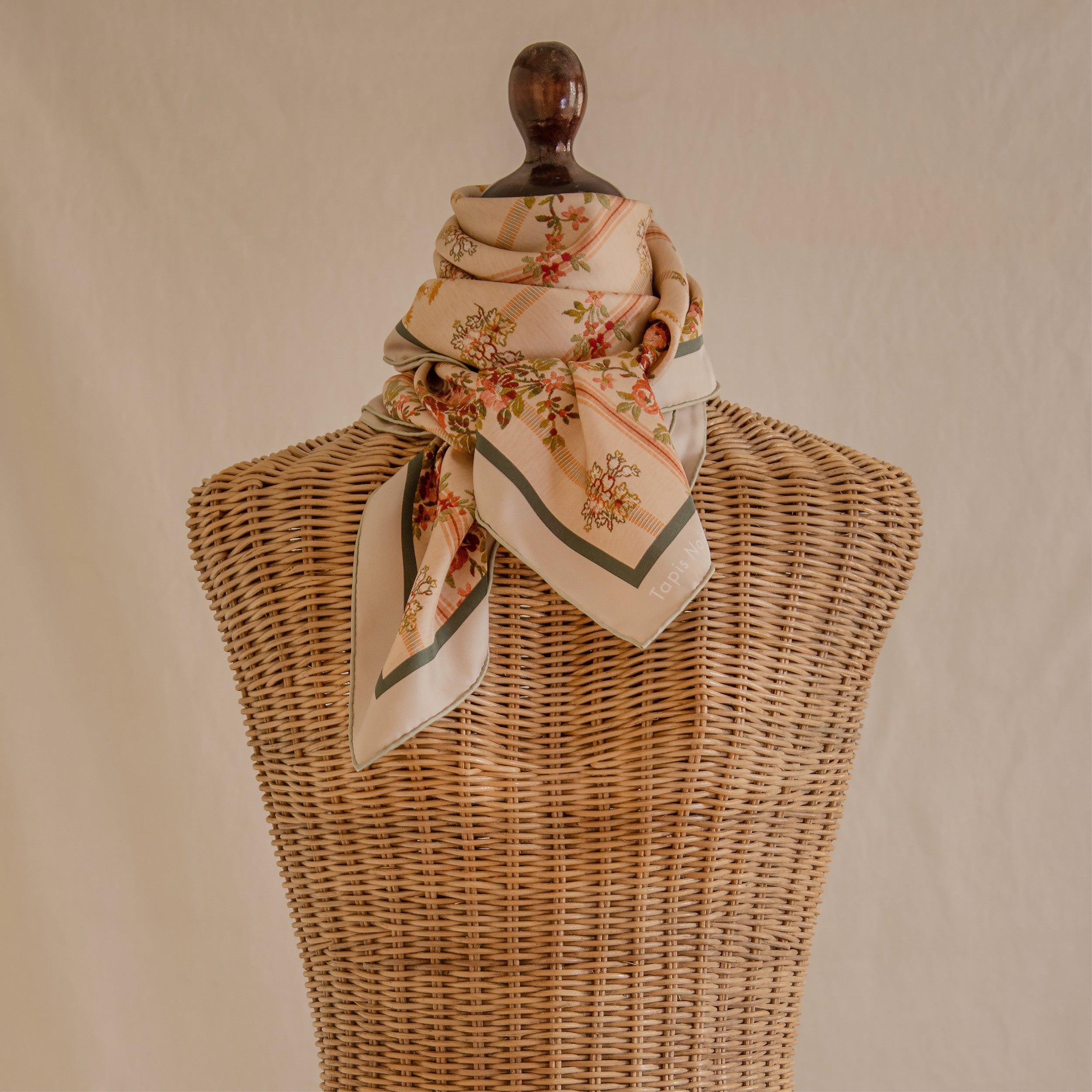 Tapis Noir Klassisk Pastel Stribet Tørklæde Classical Beige