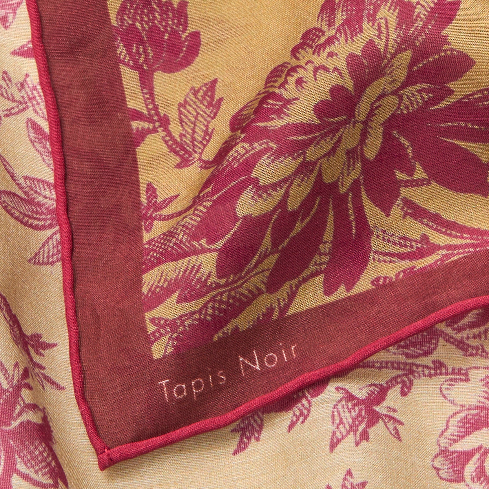 Tapis Noir Lommetørklæde Dion Handkerchief Beige