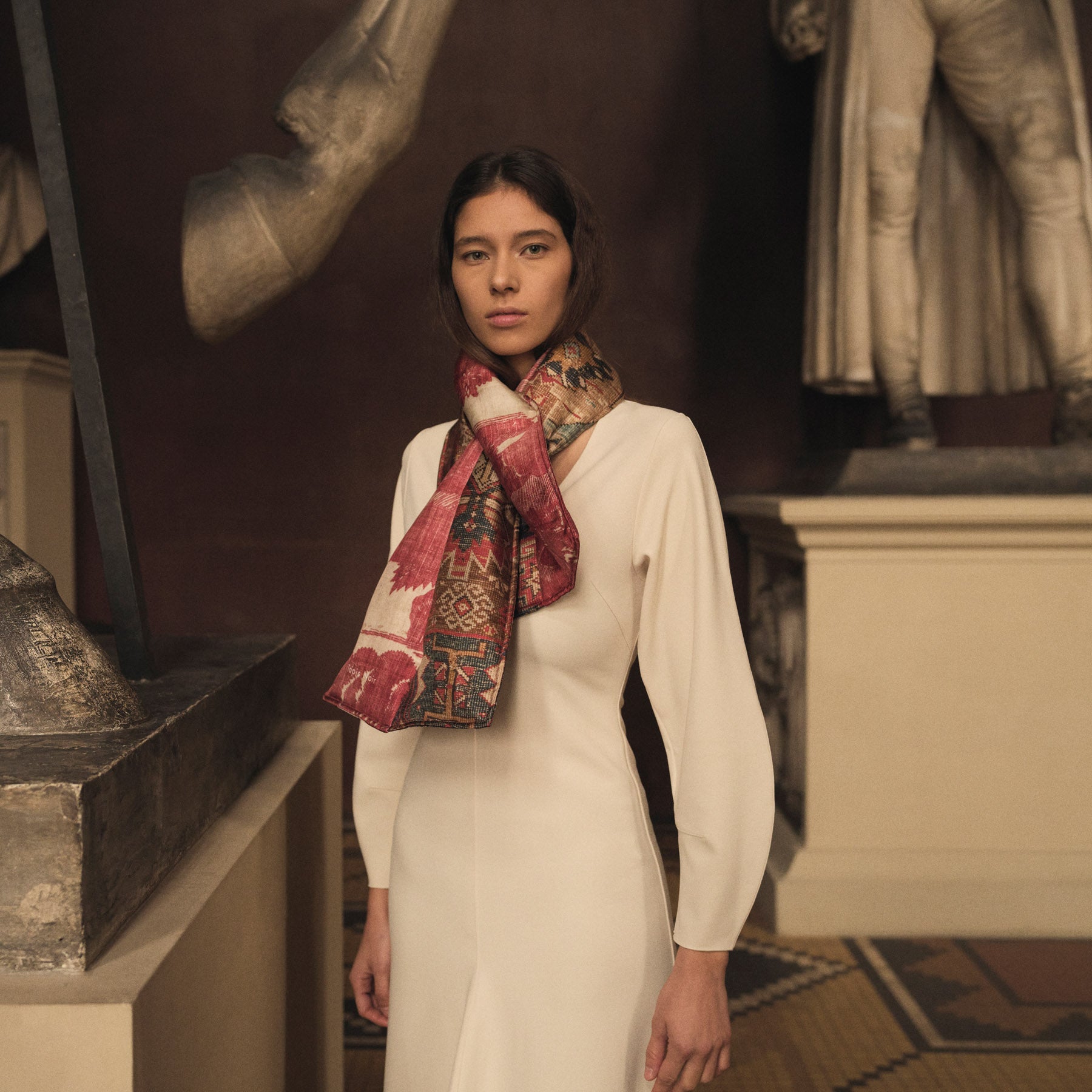 Tapis Noir Puffer Red Scarf Puffer Andre