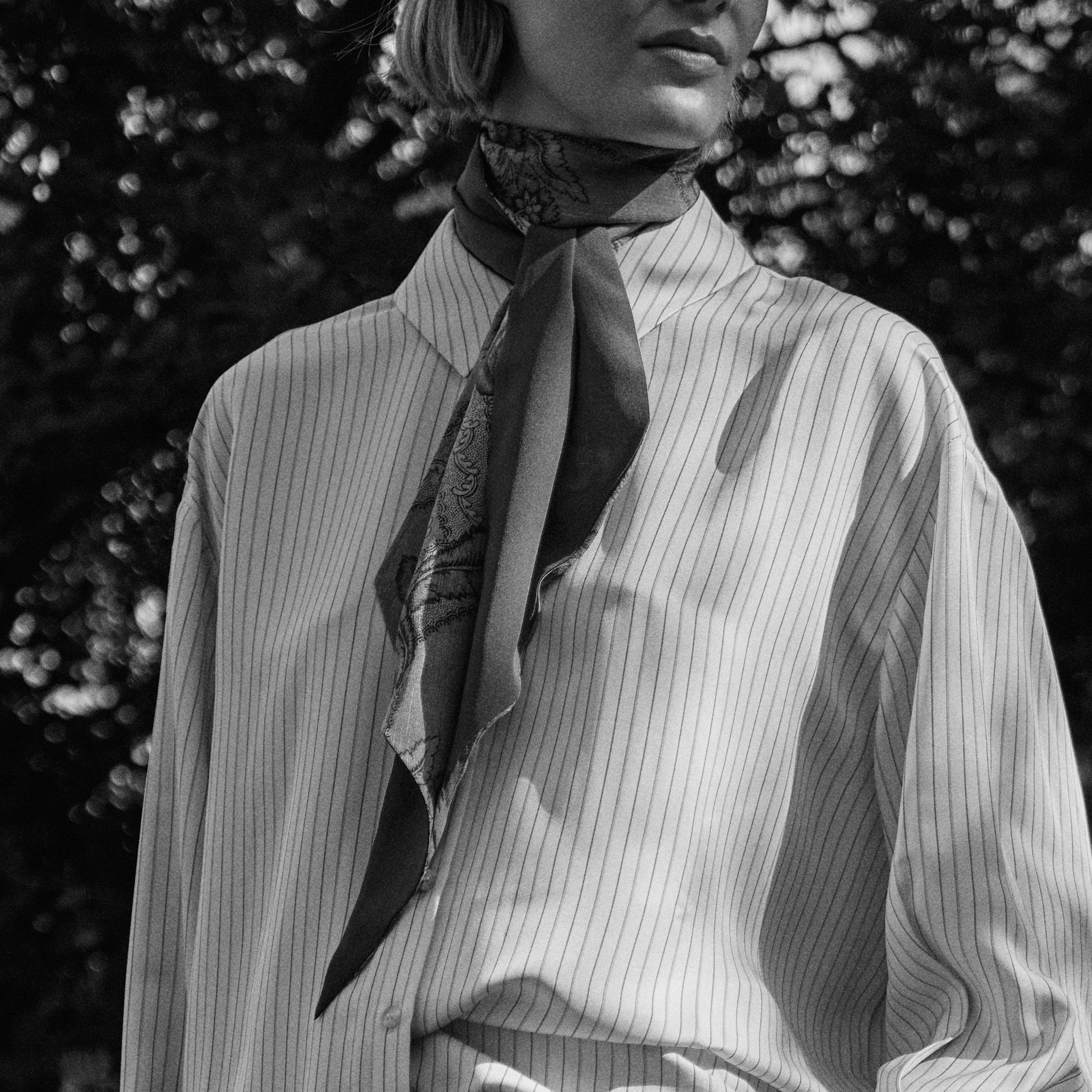 Tapis Noir Smalt Dahlia Tørklæde Slim Mørkeblå