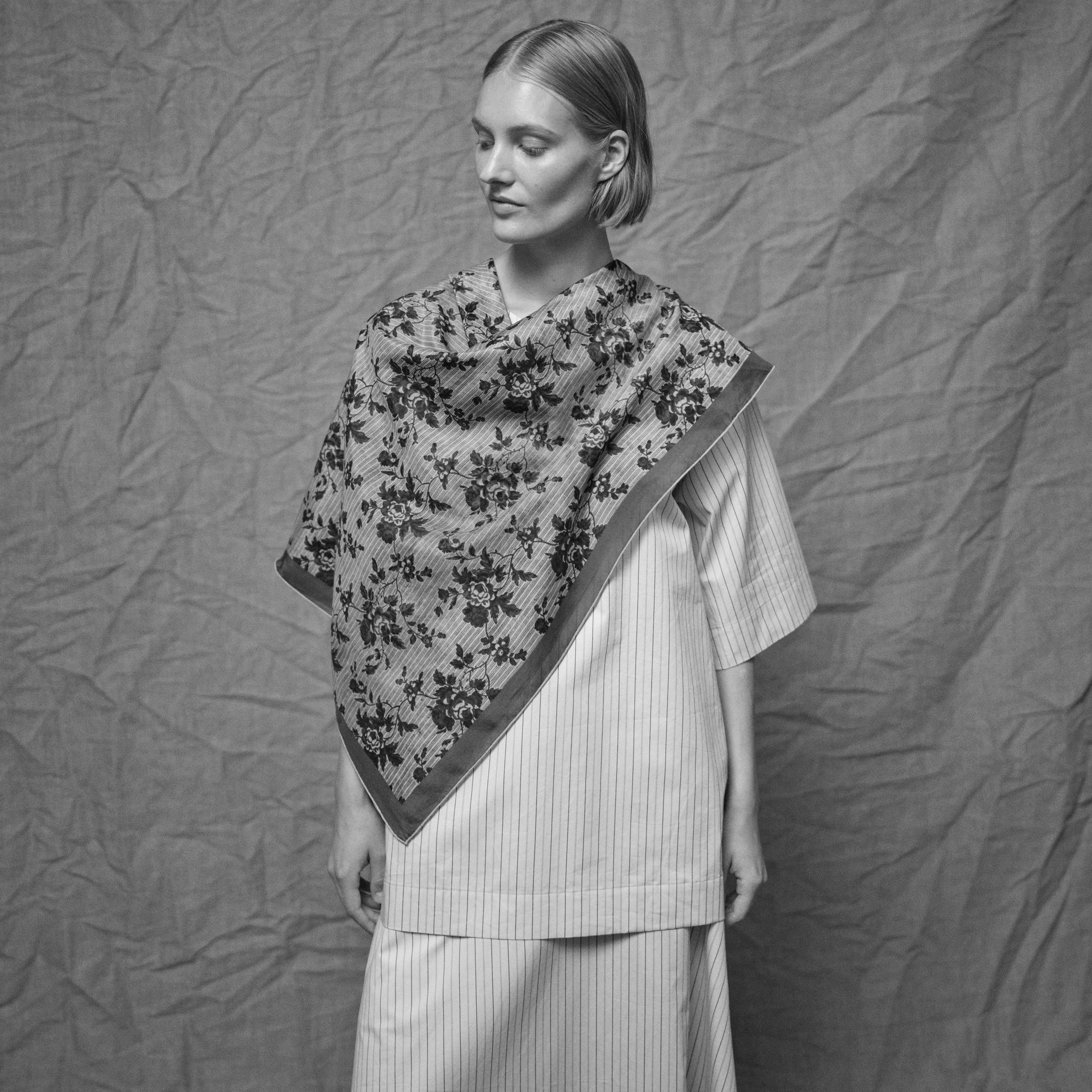 Tapis Noir Stort Let Varmt Blomstret Tørklæde Light Large Rød